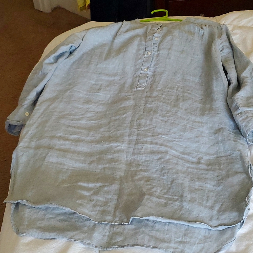H&M Medium Top light blue linen
